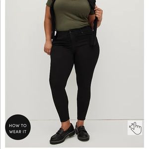 TORRID bombshell skinny worn twice!! Feel the fit, amazing condition!! Size 16